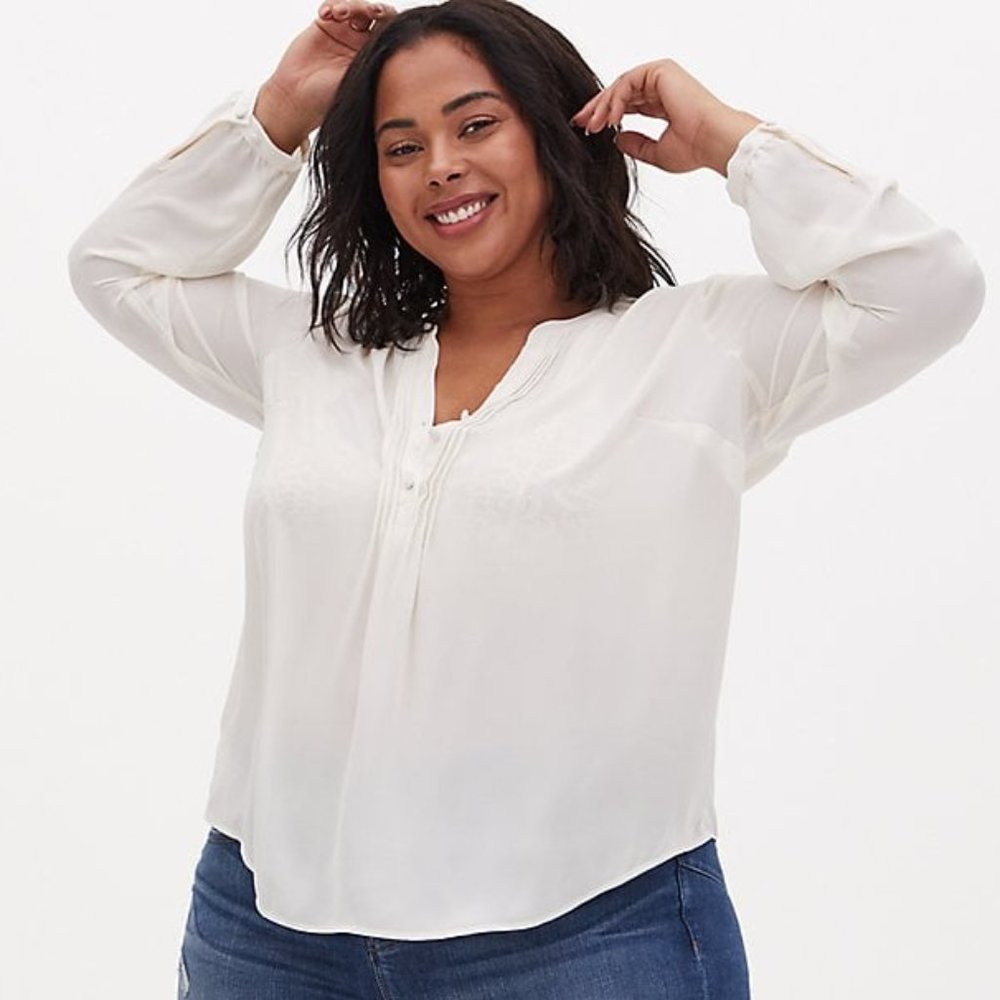 1X TORRID IVORY GEORGETTE PINTUCK BUTTON DOWN BLOUSE